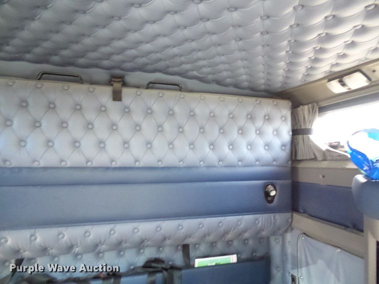 image for item DI0620 2016 Kenworth T660 semi truck