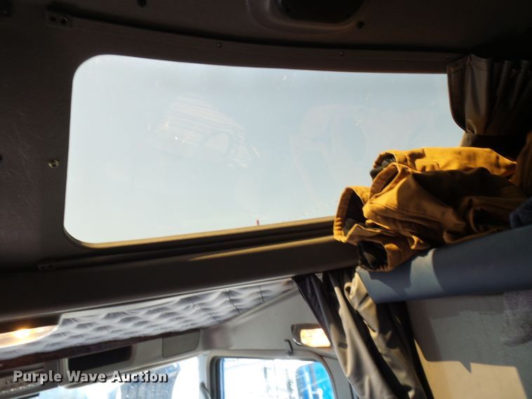 image for item DI0620 2016 Kenworth T660 semi truck