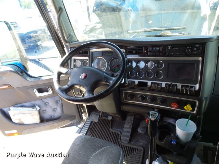 image for item DI0620 2016 Kenworth T660 semi truck