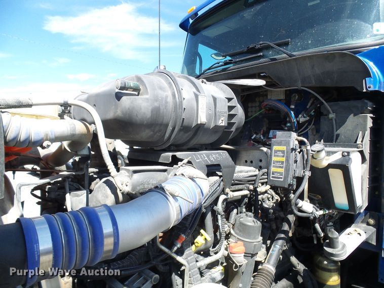 image for item DI0620 2016 Kenworth T660 semi truck