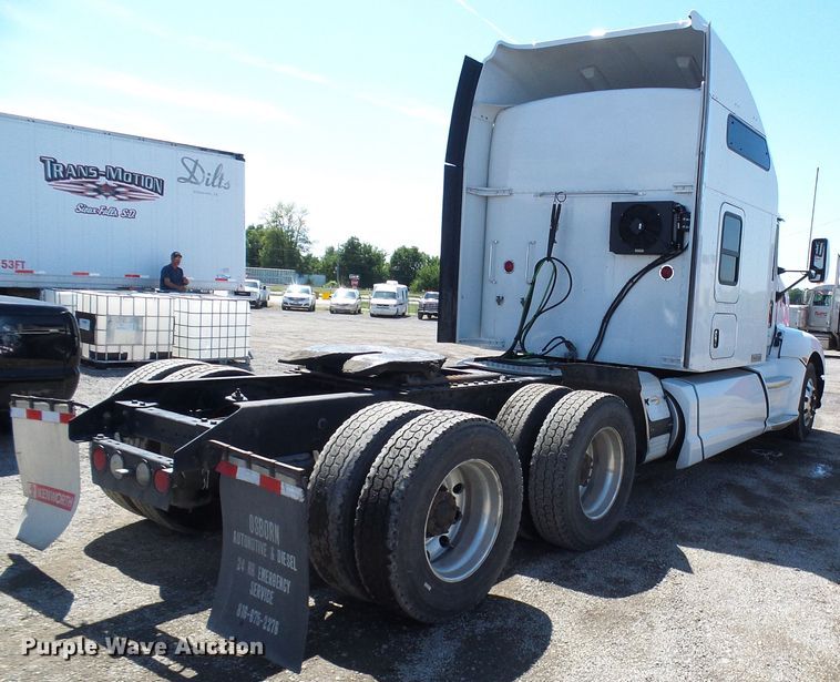 image for item DI0621 2015 Kenworth T660 semi truck