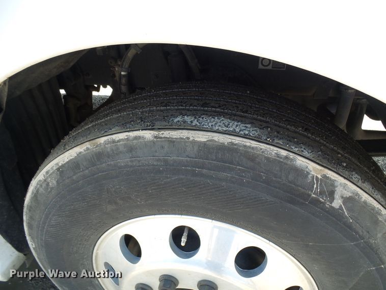 image for item DI0621 2015 Kenworth T660 semi truck