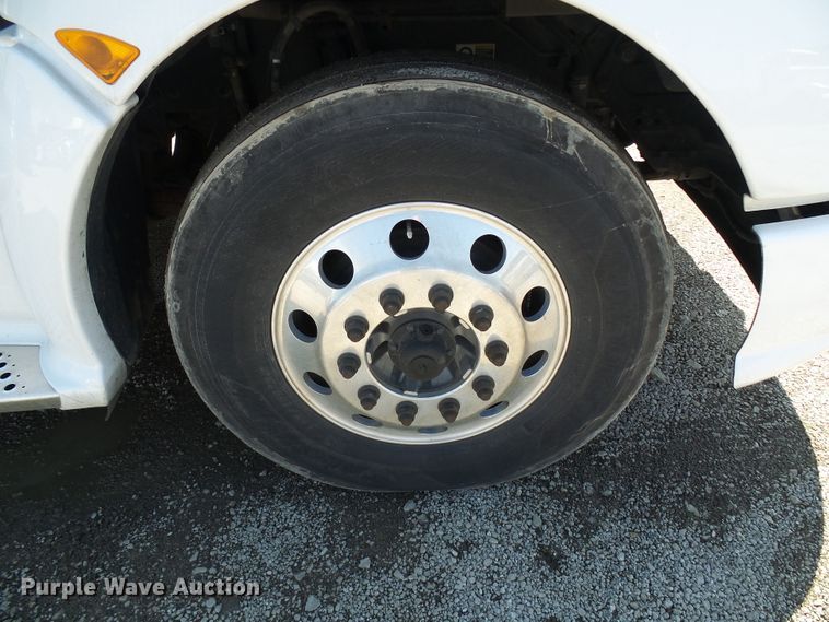 image for item DI0621 2015 Kenworth T660 semi truck