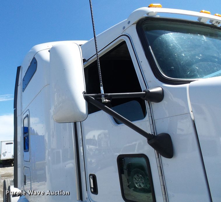 image for item DI0621 2015 Kenworth T660 semi truck