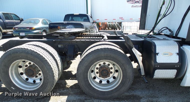 image for item DI0621 2015 Kenworth T660 semi truck