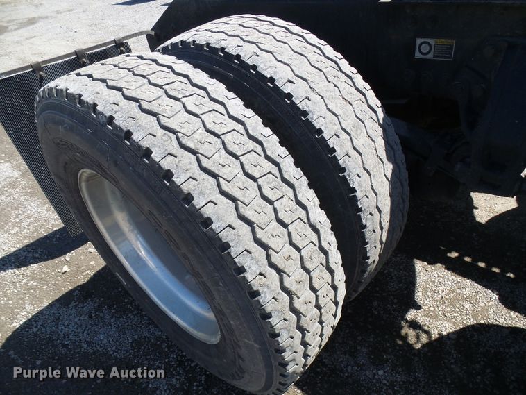 image for item DI0621 2015 Kenworth T660 semi truck