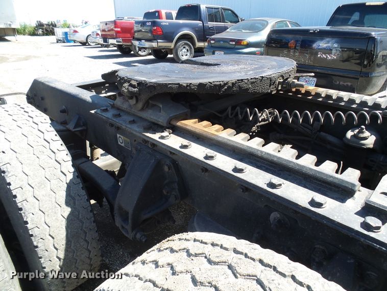 image for item DI0621 2015 Kenworth T660 semi truck