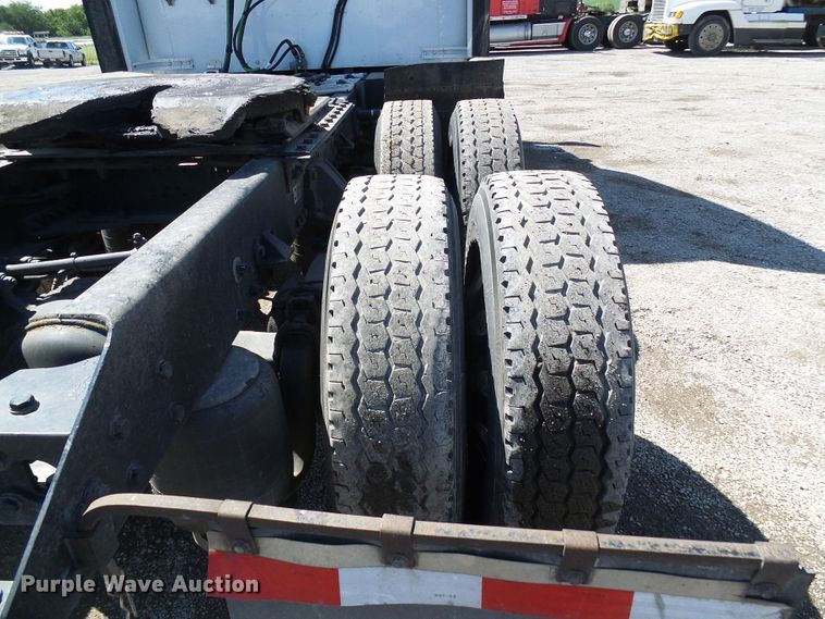 image for item DI0621 2015 Kenworth T660 semi truck