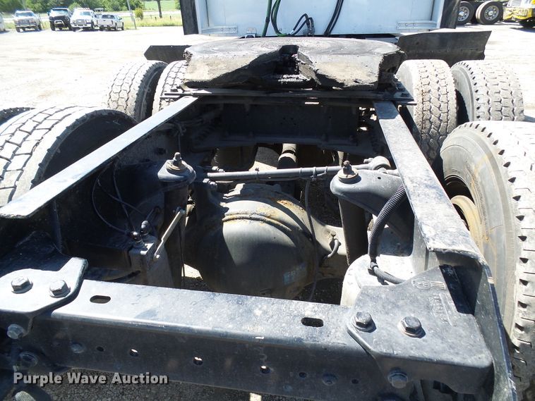 image for item DI0621 2015 Kenworth T660 semi truck