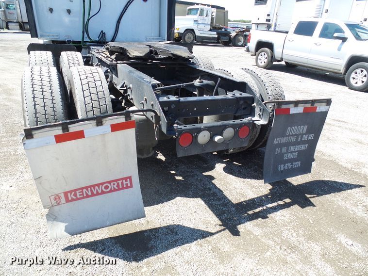image for item DI0621 2015 Kenworth T660 semi truck