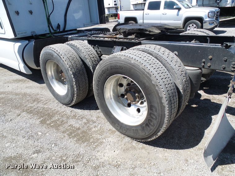 image for item DI0621 2015 Kenworth T660 semi truck