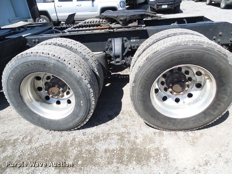 image for item DI0621 2015 Kenworth T660 semi truck