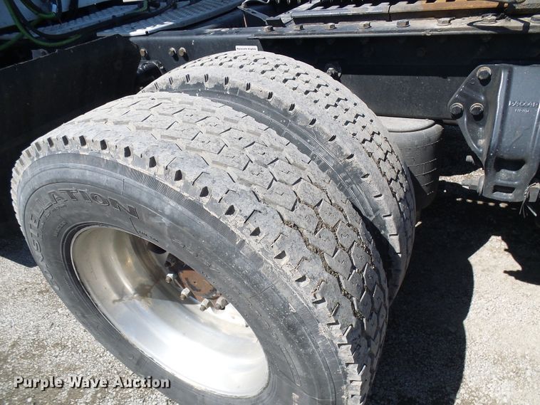 image for item DI0621 2015 Kenworth T660 semi truck