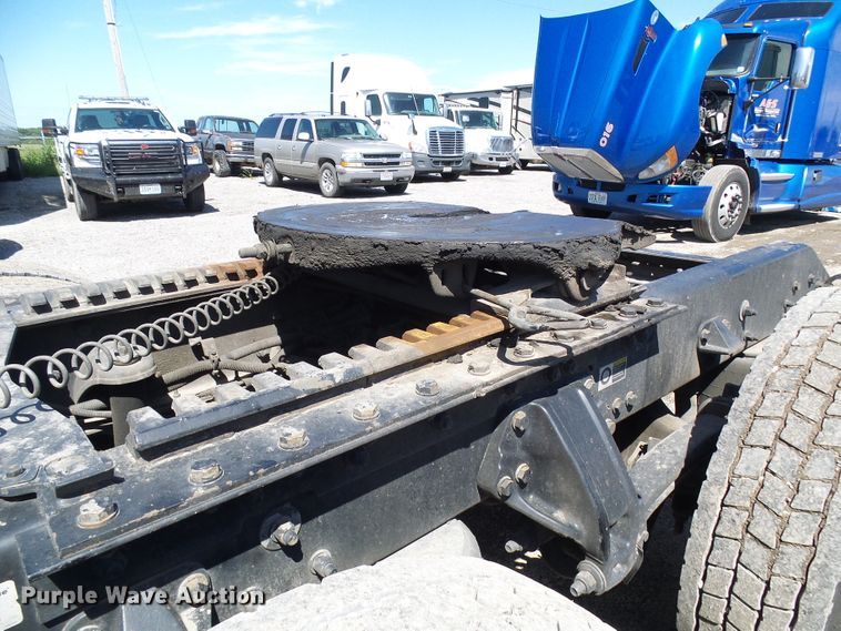 image for item DI0621 2015 Kenworth T660 semi truck