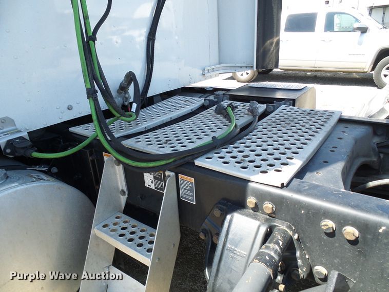 image for item DI0621 2015 Kenworth T660 semi truck