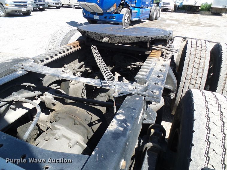 image for item DI0621 2015 Kenworth T660 semi truck