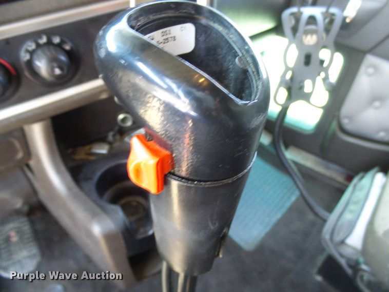 image for item DI0621 2015 Kenworth T660 semi truck