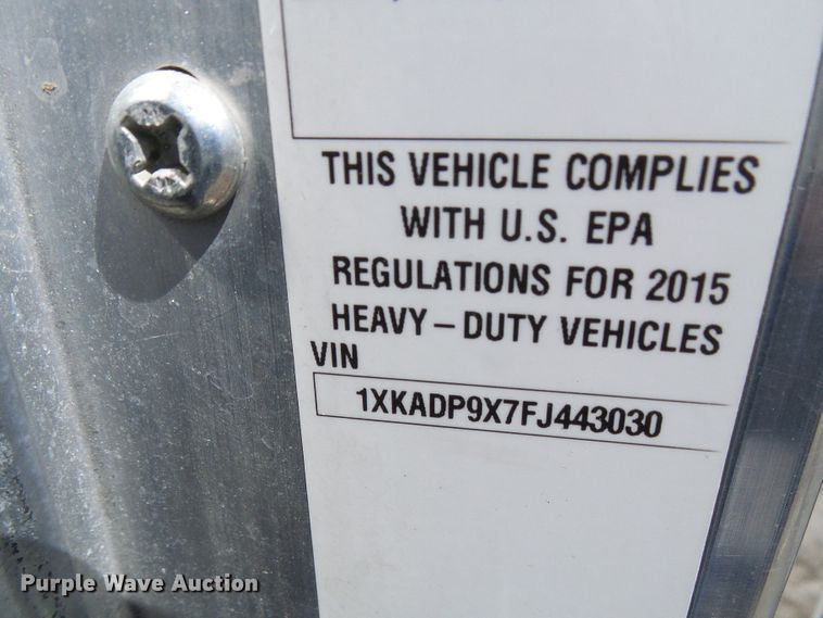 image for item DI0621 2015 Kenworth T660 semi truck