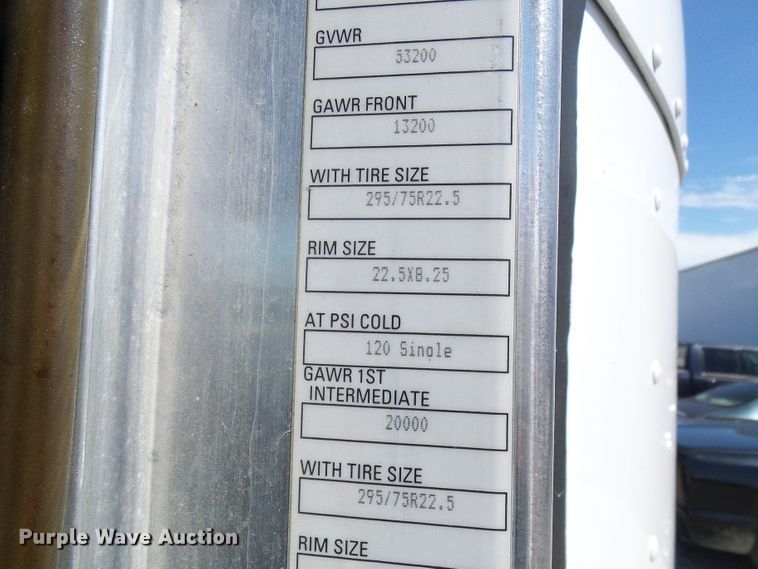 image for item DI0621 2015 Kenworth T660 semi truck