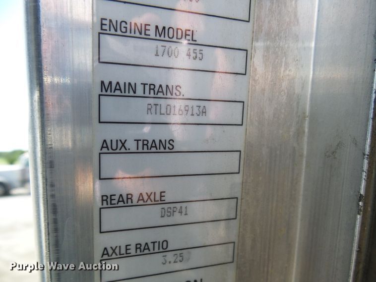 image for item DI0621 2015 Kenworth T660 semi truck