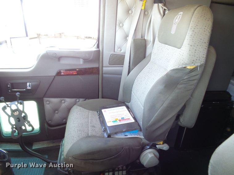 image for item DI0621 2015 Kenworth T660 semi truck