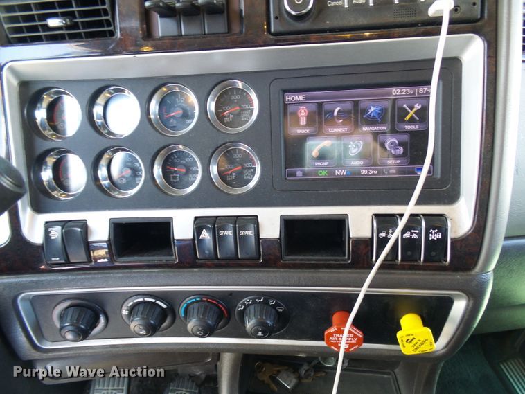 image for item DI0621 2015 Kenworth T660 semi truck