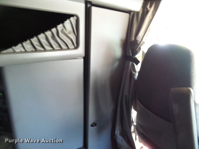 image for item DI0621 2015 Kenworth T660 semi truck