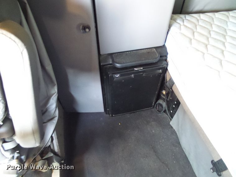 image for item DI0621 2015 Kenworth T660 semi truck