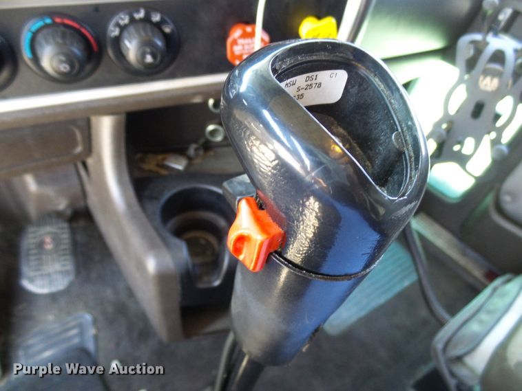 image for item DI0621 2015 Kenworth T660 semi truck