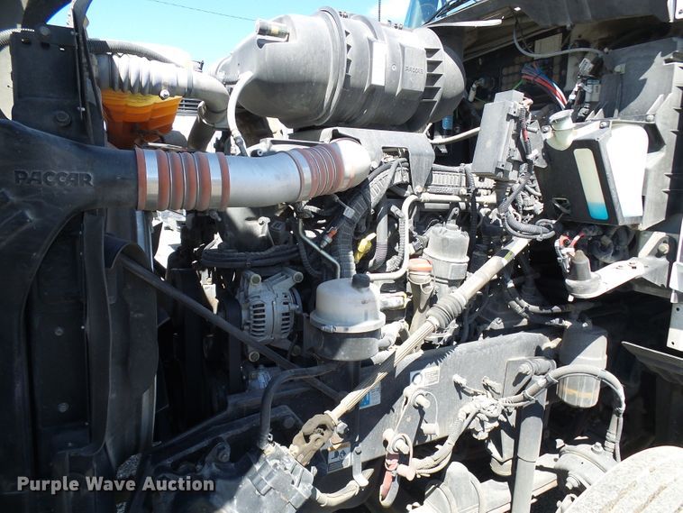 image for item DI0621 2015 Kenworth T660 semi truck