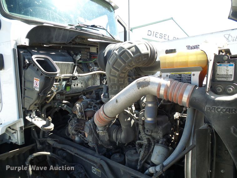 image for item DI0621 2015 Kenworth T660 semi truck