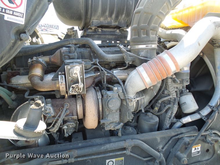 image for item DI0621 2015 Kenworth T660 semi truck