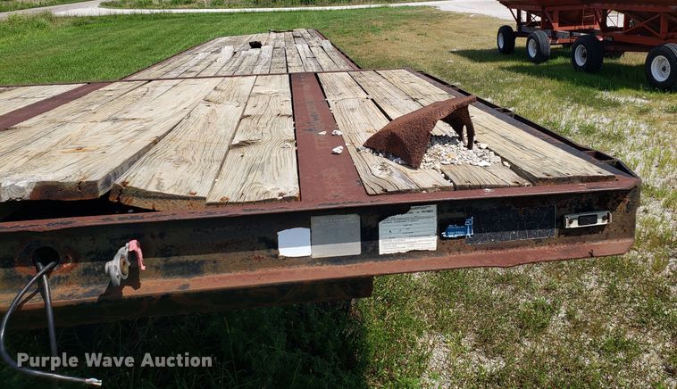 image for item ET9811 2001 Thibodeaux drop deck trailer