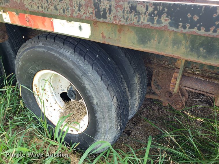 image for item ET9811 2001 Thibodeaux drop deck trailer