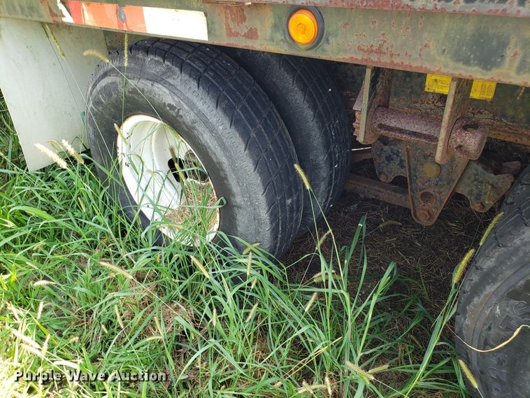 image for item ET9811 2001 Thibodeaux drop deck trailer