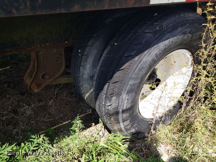 image for item ET9811 2001 Thibodeaux drop deck trailer