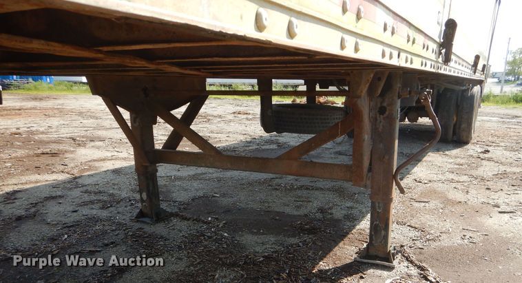 image for item FC9888 1999 Wilkins OK2LA56ICFBG walking floor trailer