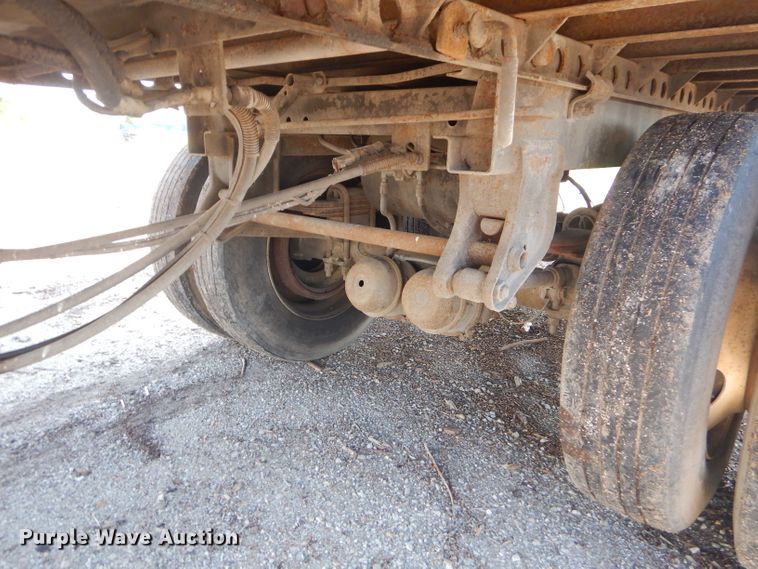 image for item FC9888 1999 Wilkins OK2LA56ICFBG walking floor trailer