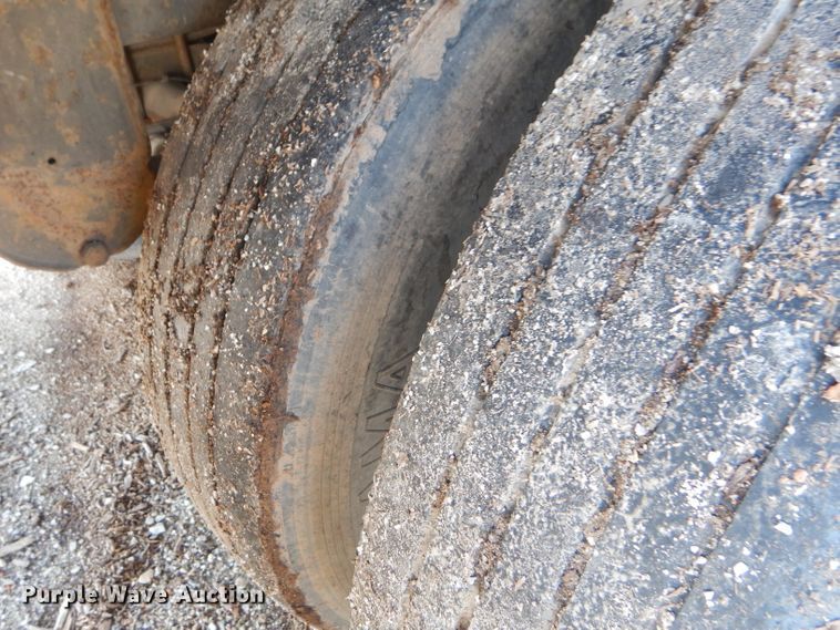 image for item FC9888 1999 Wilkins OK2LA56ICFBG walking floor trailer