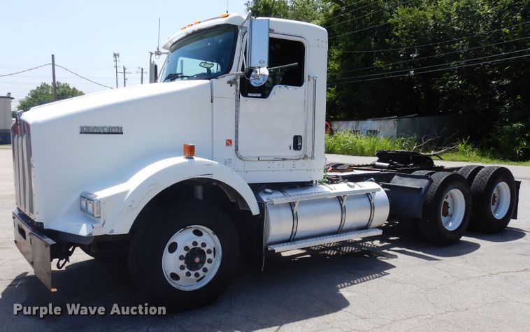 image for item FI9872 2005 Kenworth T800 semi truck