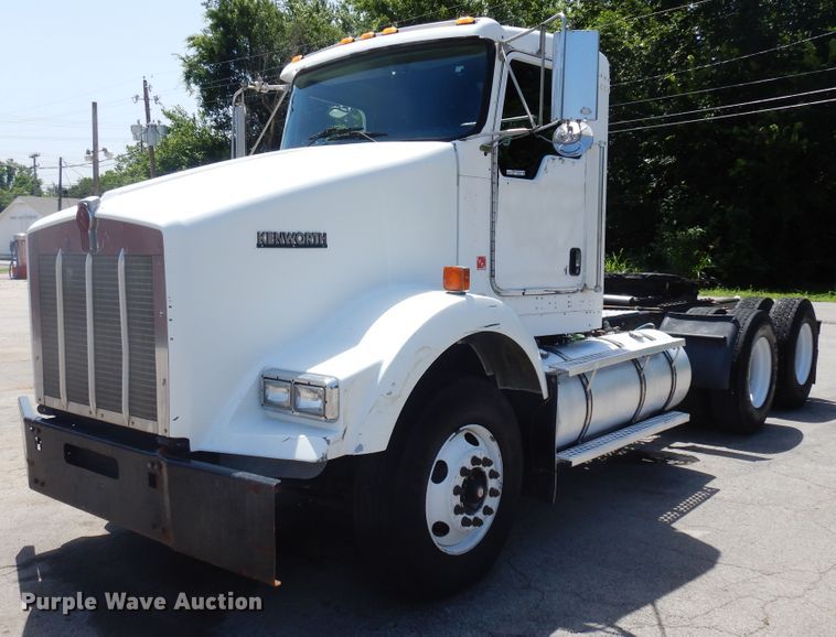 image for item FI9872 2005 Kenworth T800 semi truck