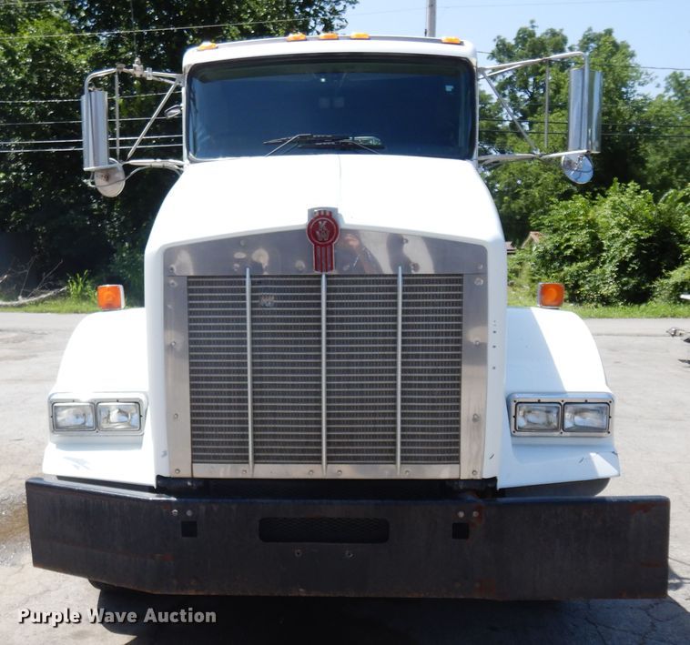 image for item FI9872 2005 Kenworth T800 semi truck