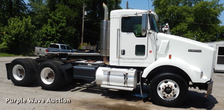 image for item FI9872 2005 Kenworth T800 semi truck