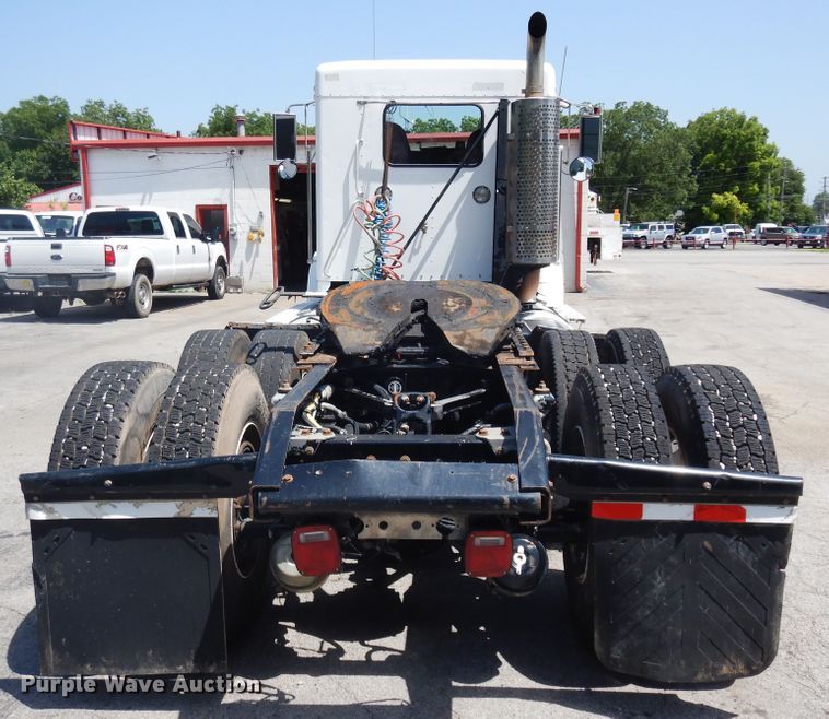 image for item FI9872 2005 Kenworth T800 semi truck