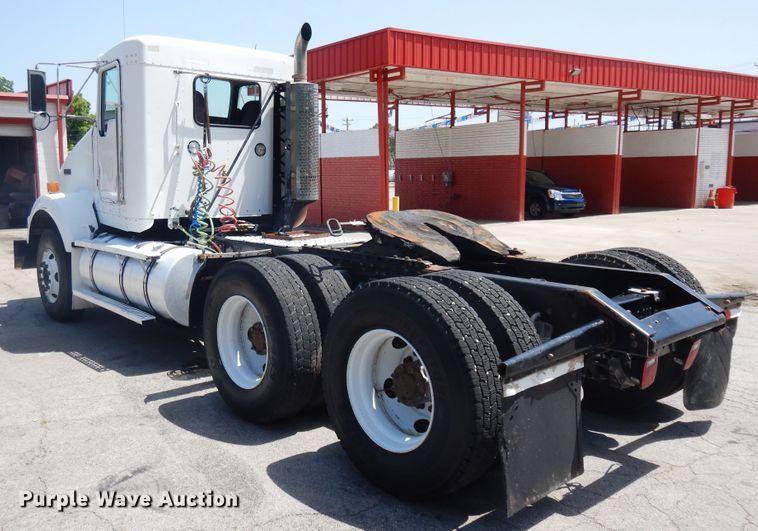 image for item FI9872 2005 Kenworth T800 semi truck