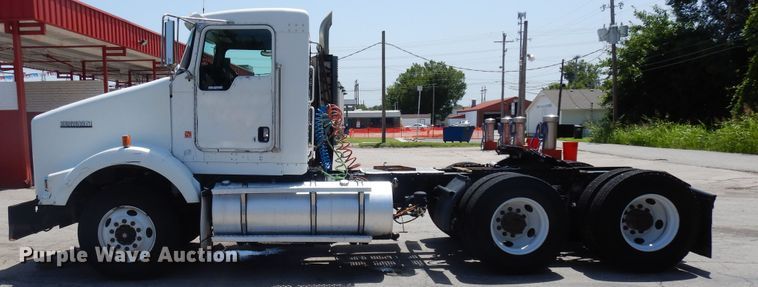 image for item FI9872 2005 Kenworth T800 semi truck