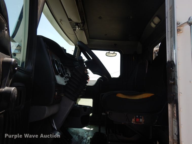 image for item FI9872 2005 Kenworth T800 semi truck