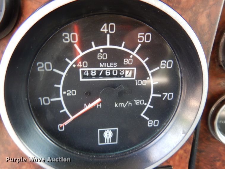 image for item FI9872 2005 Kenworth T800 semi truck