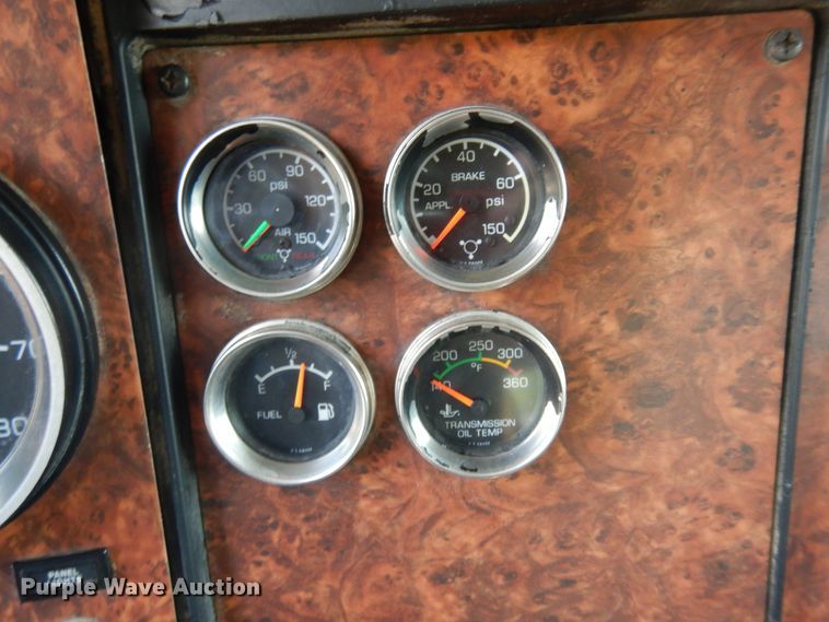 image for item FI9872 2005 Kenworth T800 semi truck