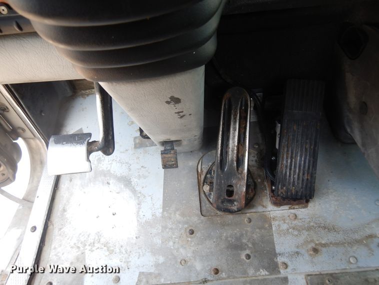 image for item FI9872 2005 Kenworth T800 semi truck